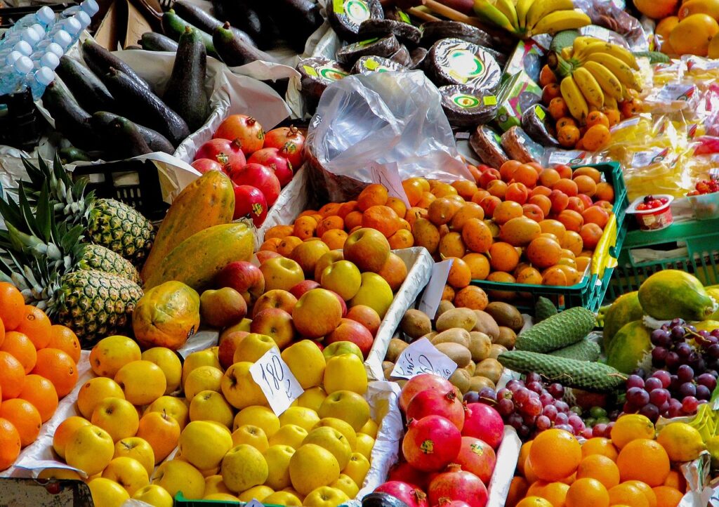 fruit stand, fruit, market-2722944.jpg